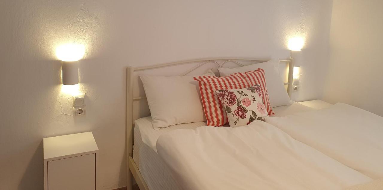 Babis & Popi Rooms And Studios Frangocastelo Екстер'єр фото