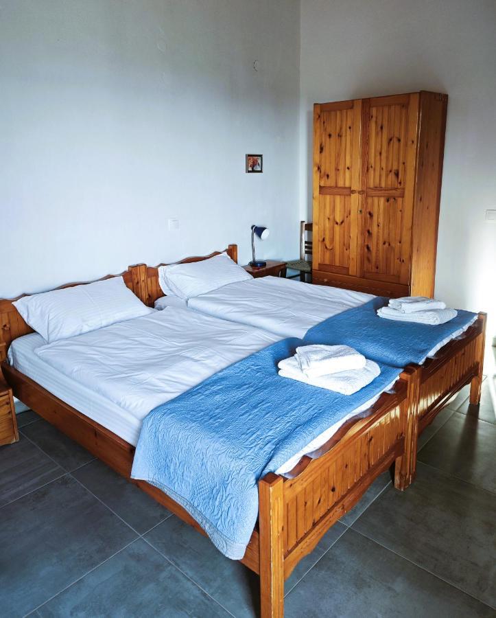 Babis & Popi Rooms And Studios Frangocastelo Екстер'єр фото