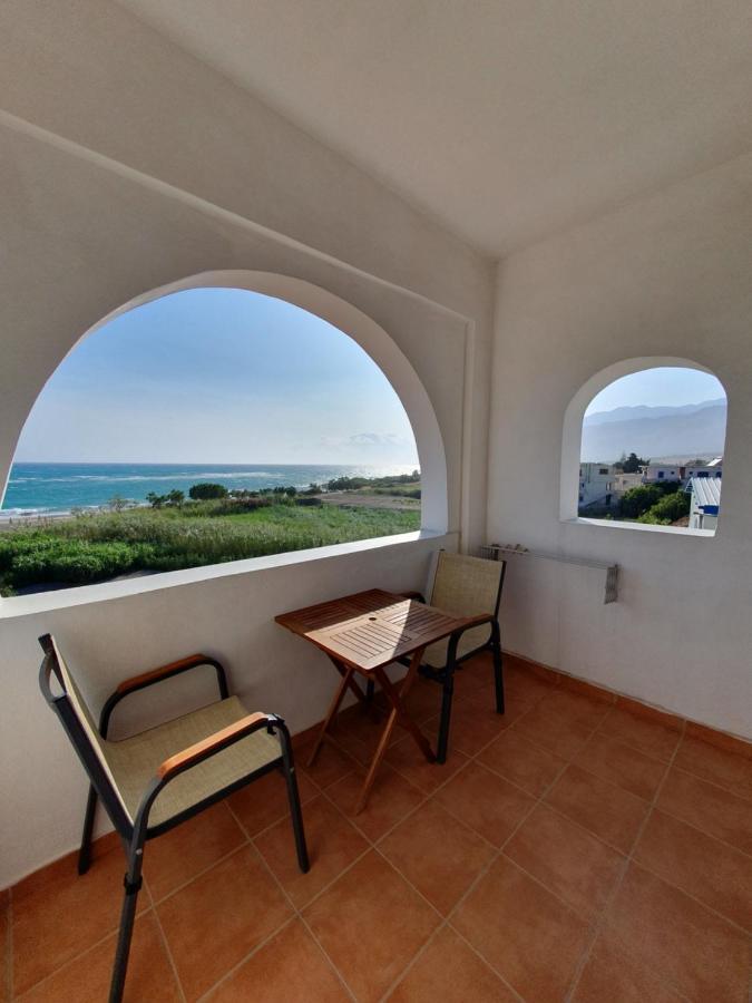 Babis & Popi Rooms And Studios Frangocastelo Екстер'єр фото