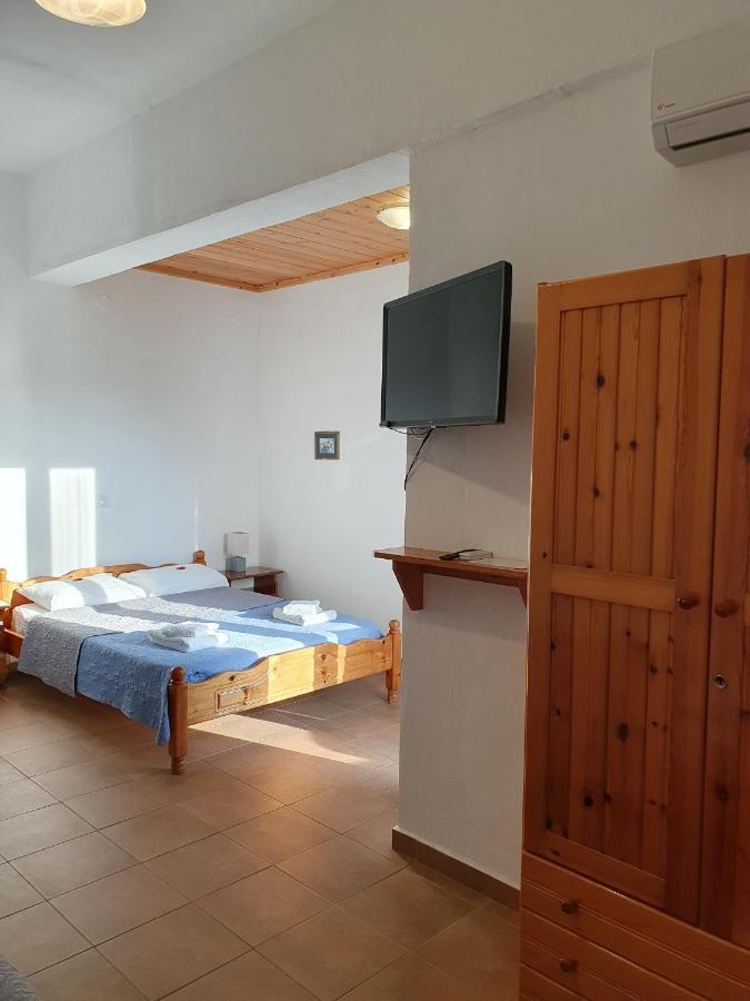 Babis & Popi Rooms And Studios Frangocastelo Екстер'єр фото