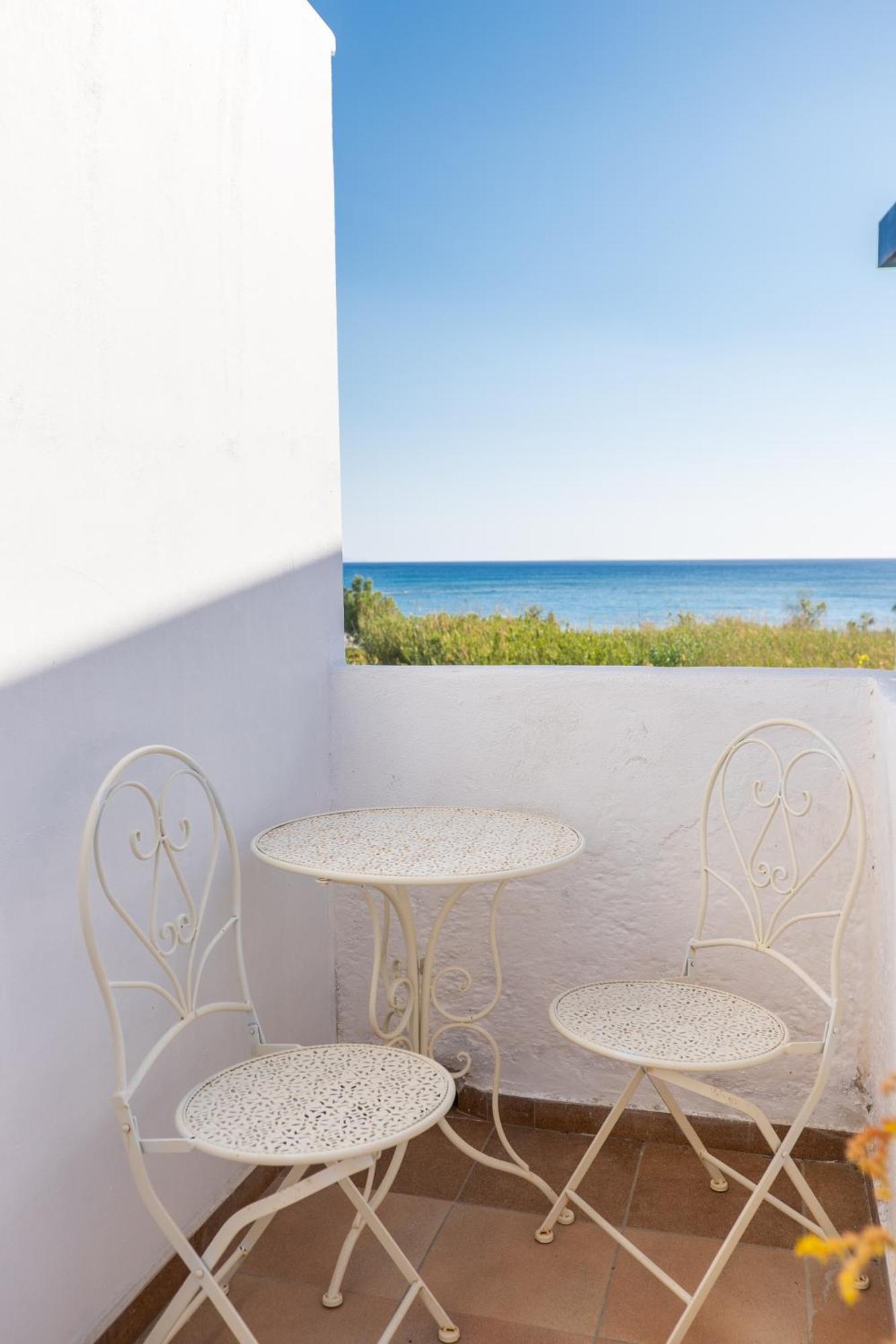 Babis & Popi Rooms And Studios Frangocastelo Екстер'єр фото