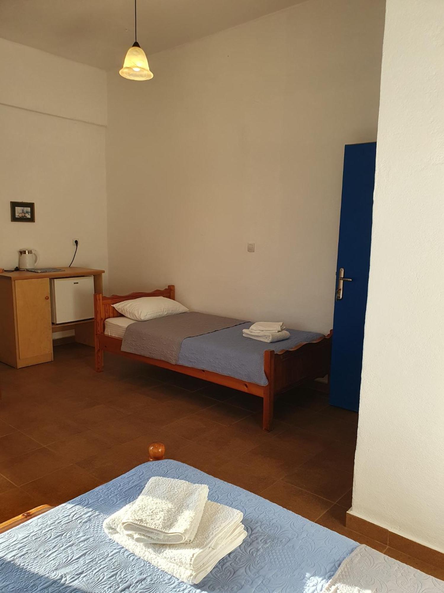 Babis & Popi Rooms And Studios Frangocastelo Номер фото