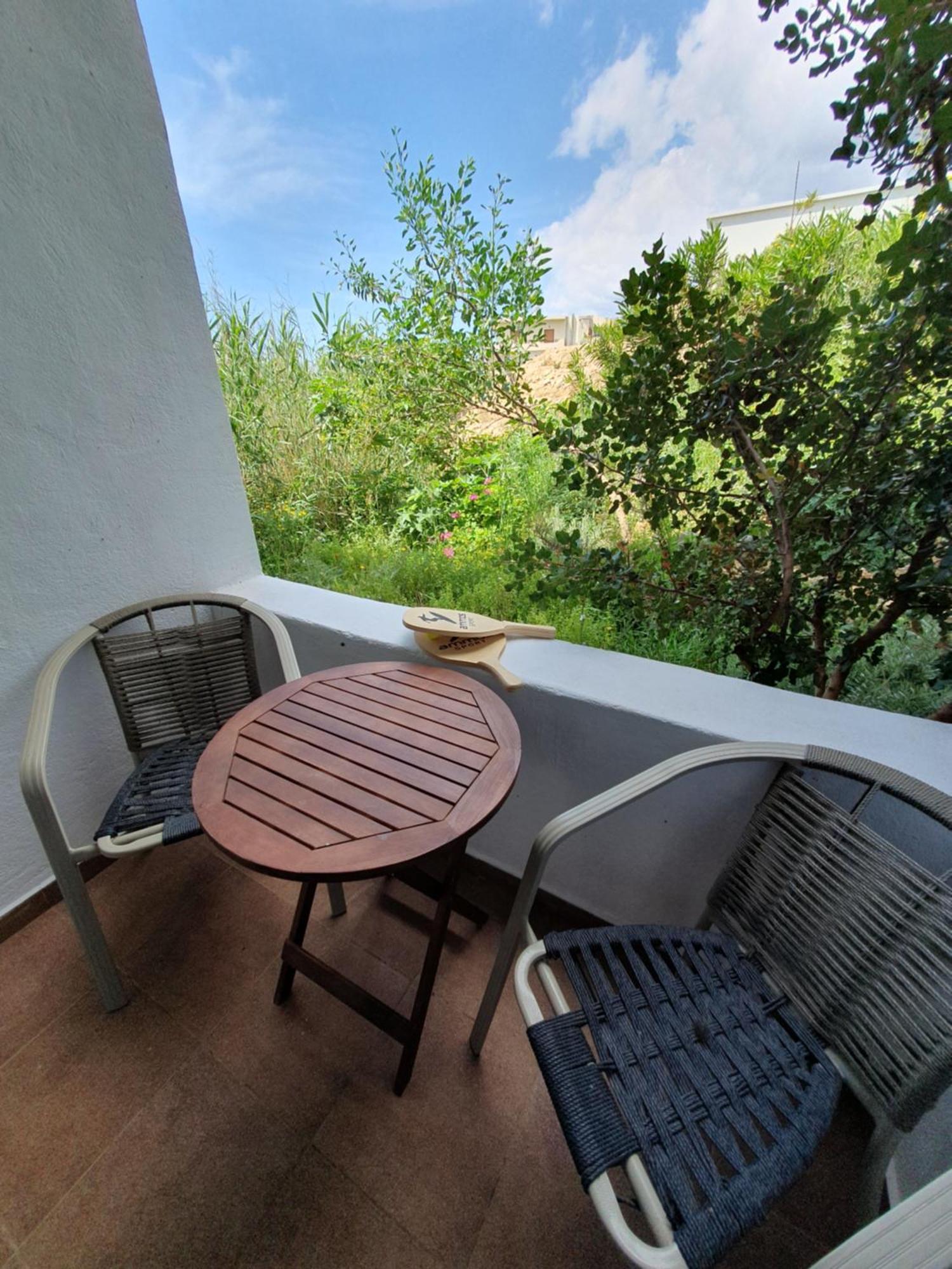 Babis & Popi Rooms And Studios Frangocastelo Екстер'єр фото