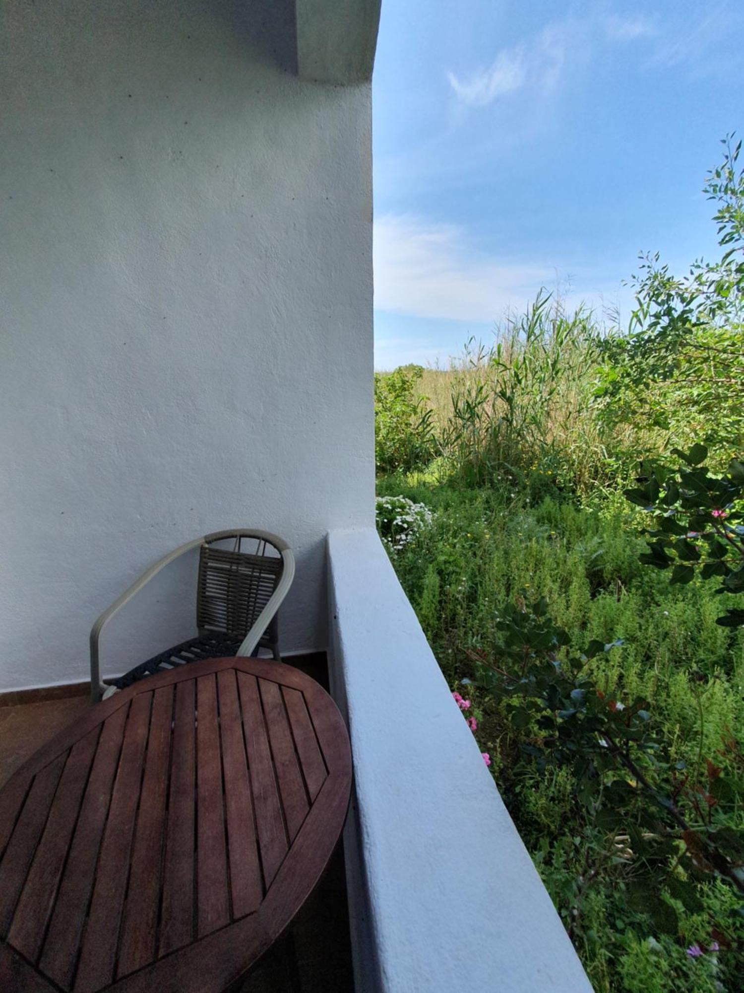 Babis & Popi Rooms And Studios Frangocastelo Екстер'єр фото