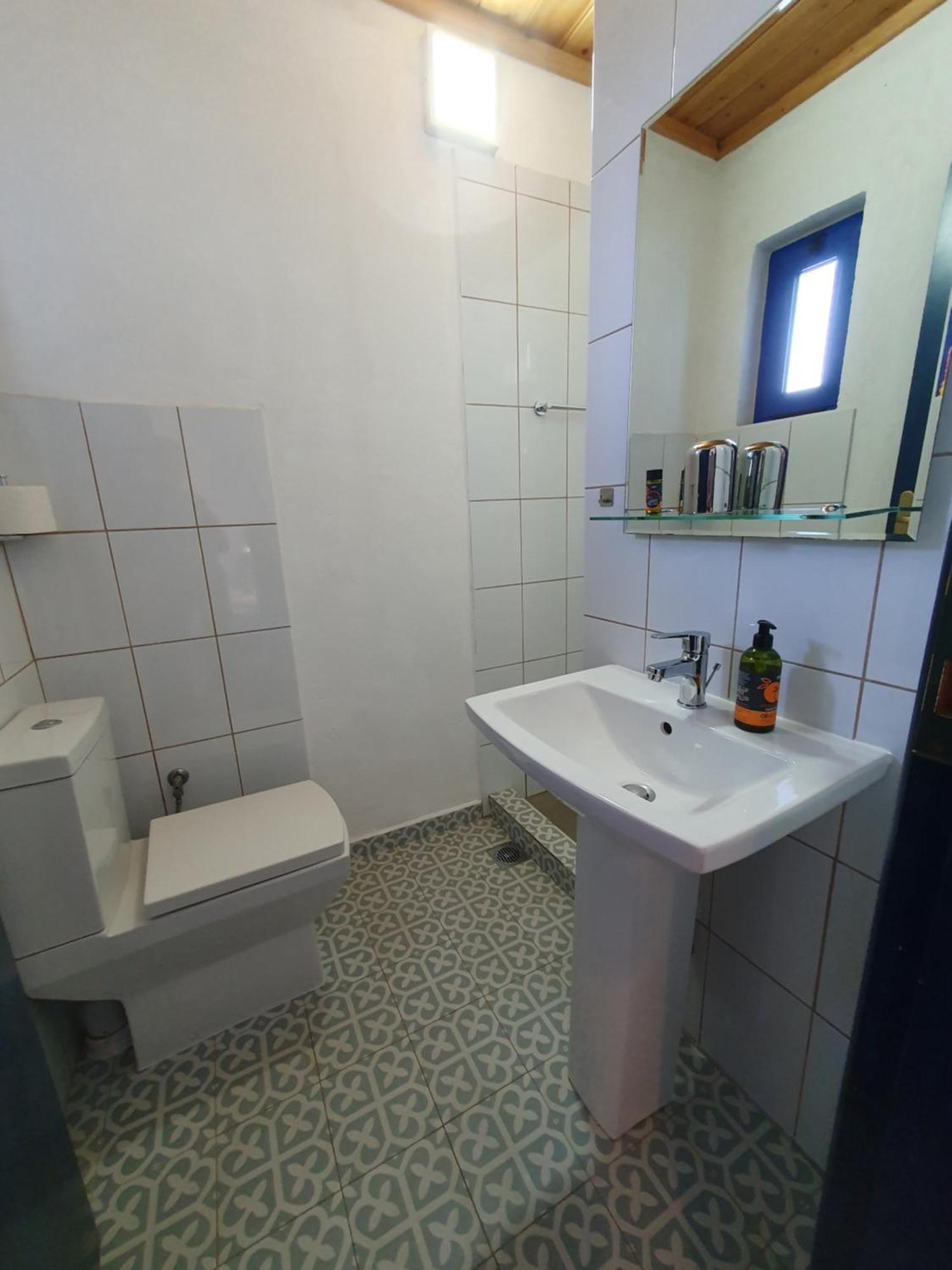 Babis & Popi Rooms And Studios Frangocastelo Екстер'єр фото